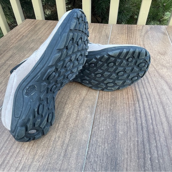 Cabelas Suede Clogs light tan Size 7.5M - Picture 4 of 5